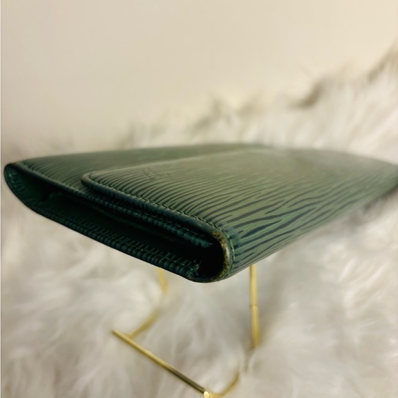 Louis Vuitton Green Sarah Epi Wallet - Picture 7 of 12